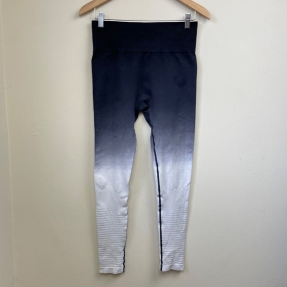 Zyia Black and White Ombre Performance High-Rise 7/8 Leggings - Picture 3 of 8